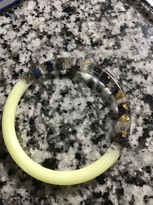 Resin bangle with flower  ex large